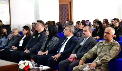 Ardahan’da ‘En İyi Narkotik Polisi Anne’ Semineri Düzenlendi