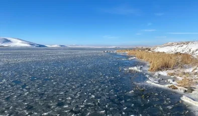 Çıldır Gölü’nde Buz Tabakaları Oluştu